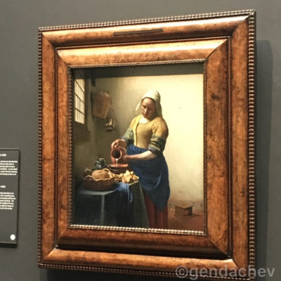 アムステルダム国立美術館　フェルメール　牛乳を注ぐ女